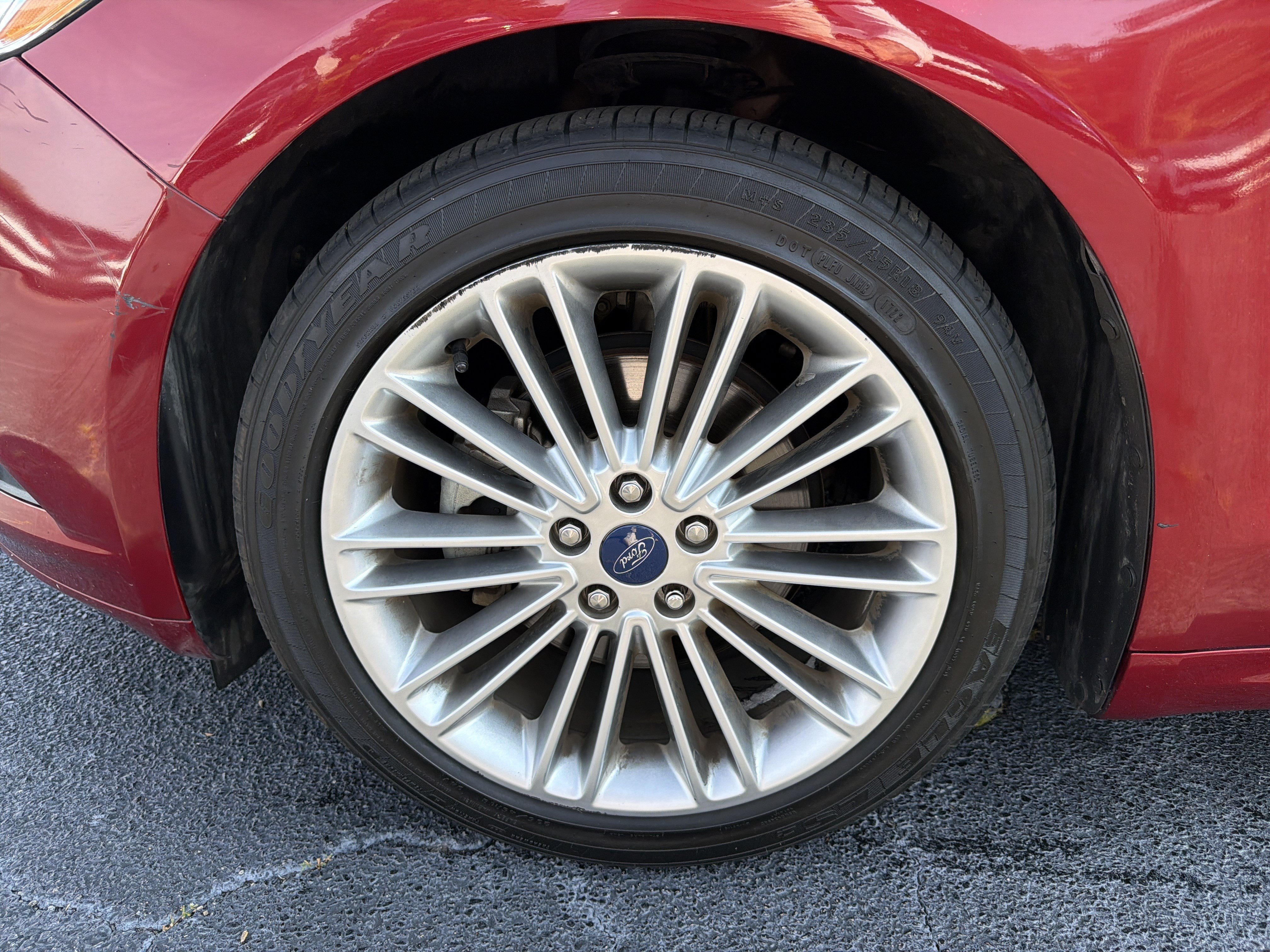 Used 2015 Ford Fusion SE w/ Equipment Group 202A FWD image 9