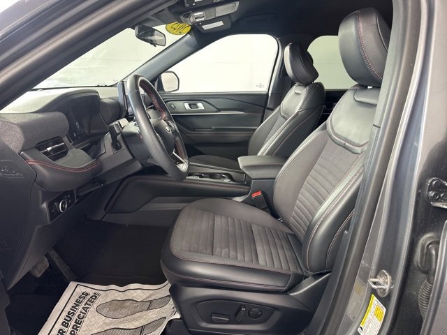 Used 2025 Ford Explorer ST-Line w/ ST-Line Street Pack image 24