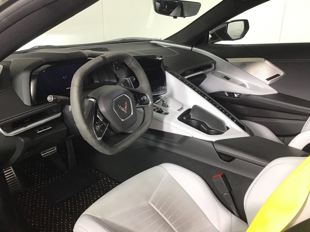 Used 2021 Chevrolet Corvette Stingray Preferred Cpe w/ Z51 Performance Package RWD image 4
