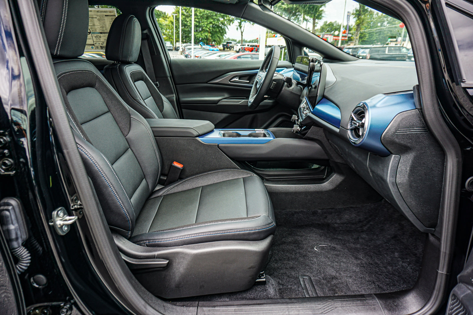 New 2026 Chevrolet Equinox EV LT AWD/4WD image 18