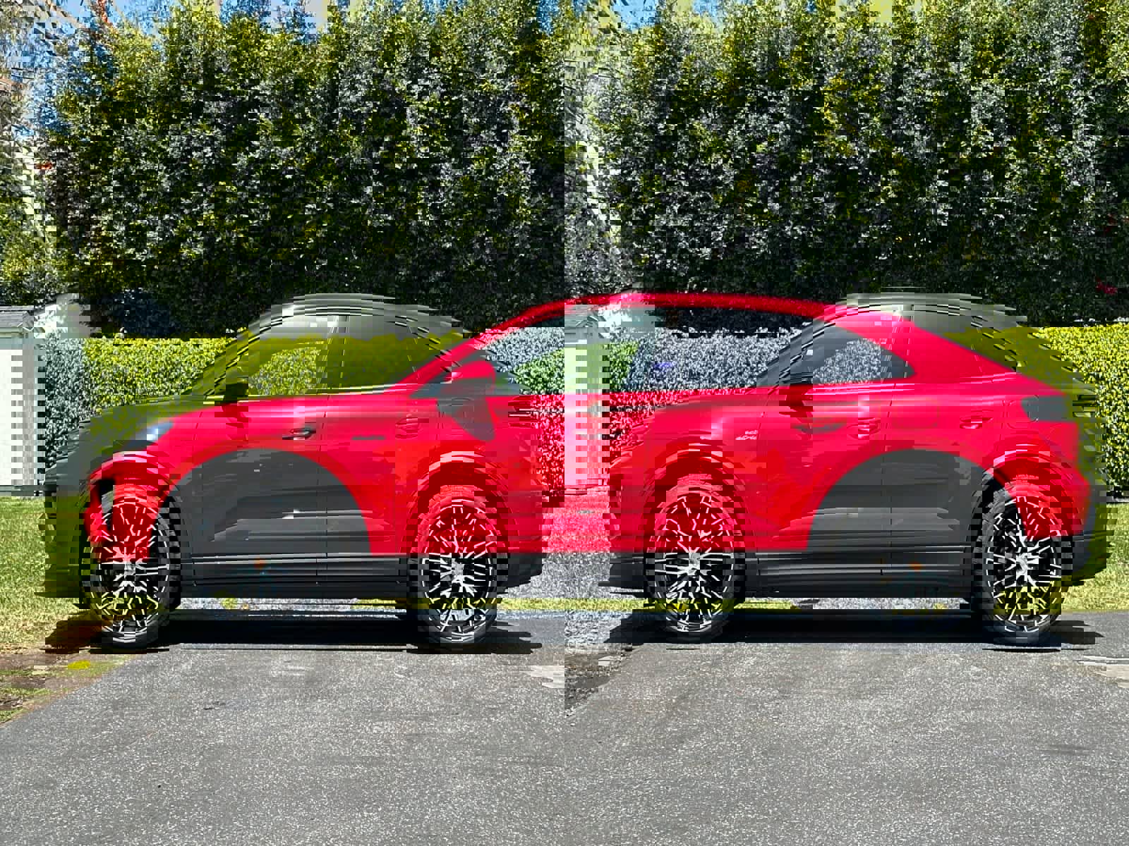 New 2026 Porsche Macan Electric image 2