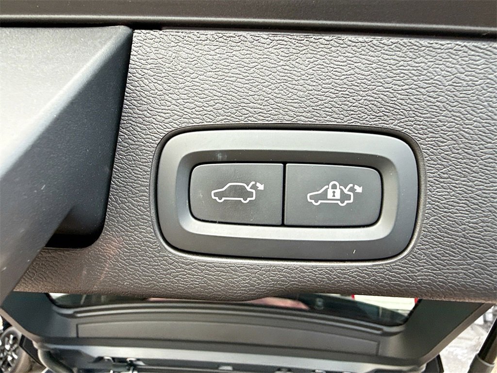 Used 2023 Volvo XC60 B6 Ultimate image 31