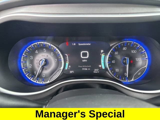 Used 2023 Chrysler Pacifica Touring-L FWD image 14