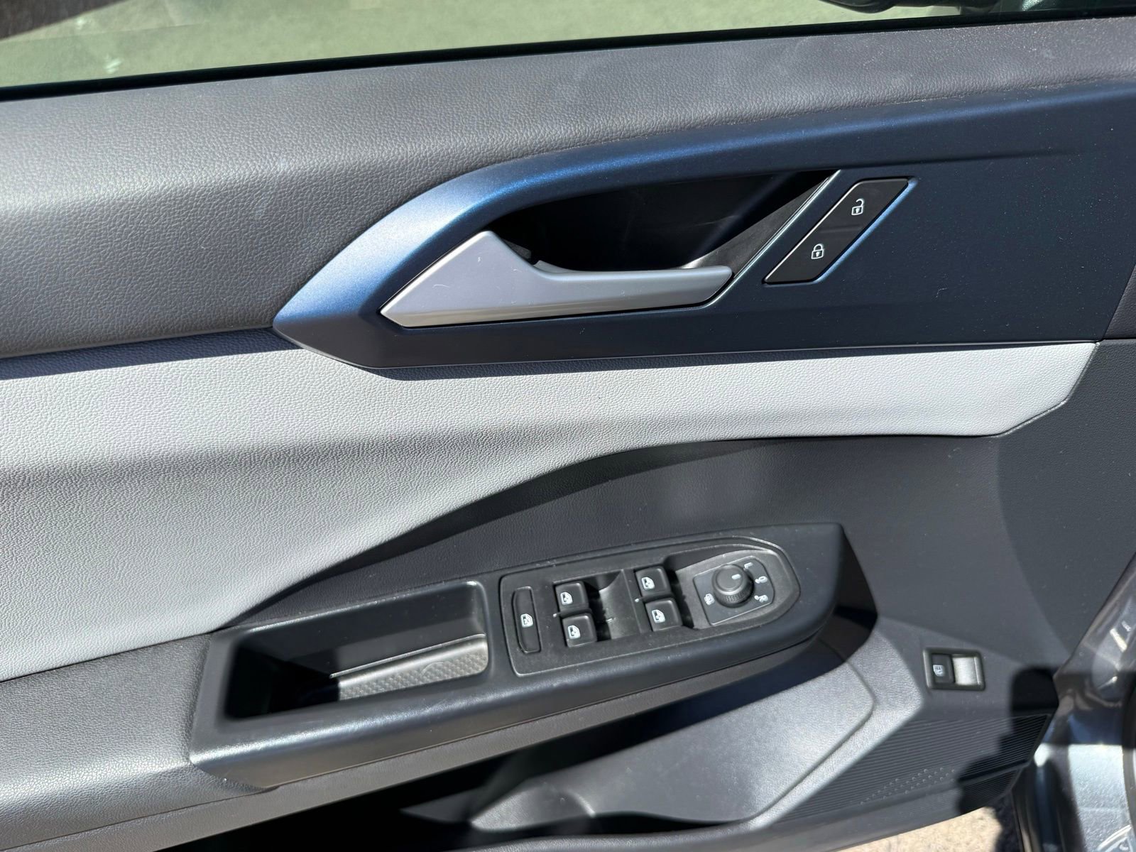 Used 2022 Volkswagen Taos SE w/ Panoramic Sunroof Package image 12