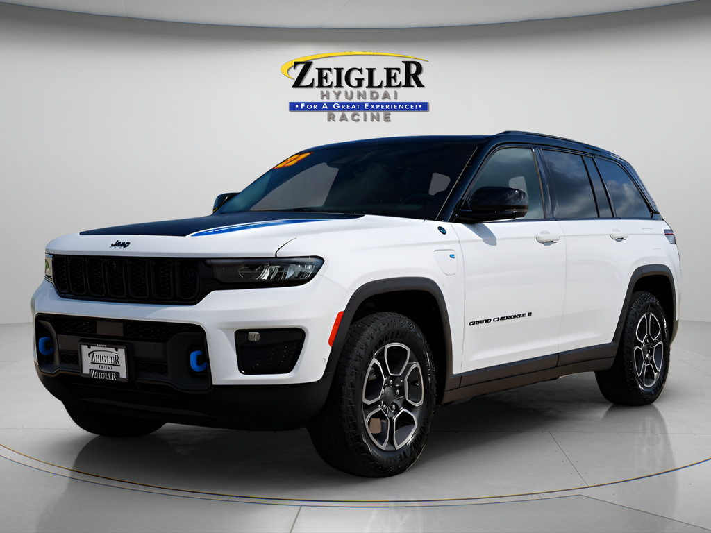 Used 2022 Jeep Grand Cherokee Trailhawk w/ Advanced Protech Group II AWD/4WD image 3