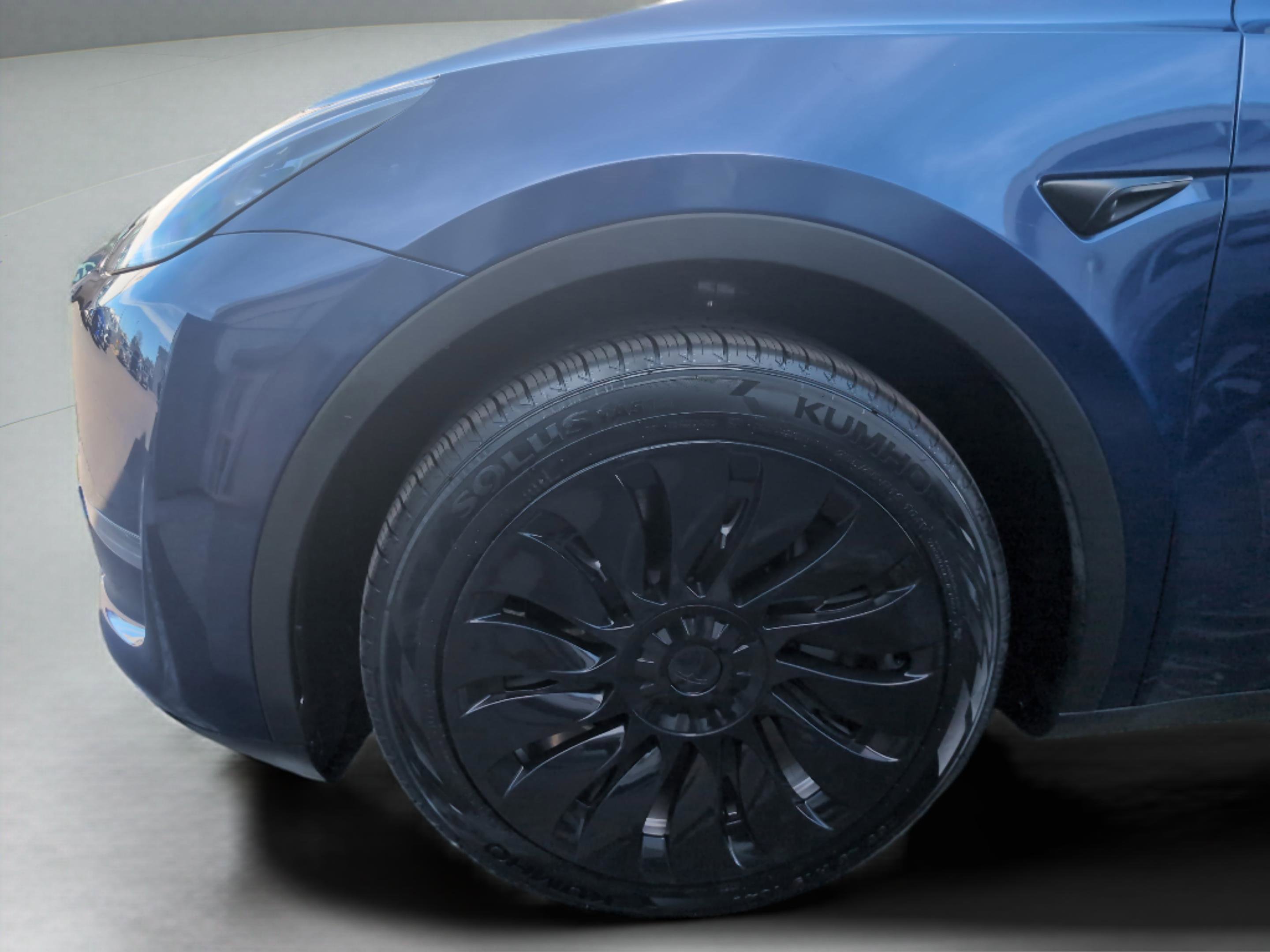 Used 2023 Tesla Model Y Long Range image 10