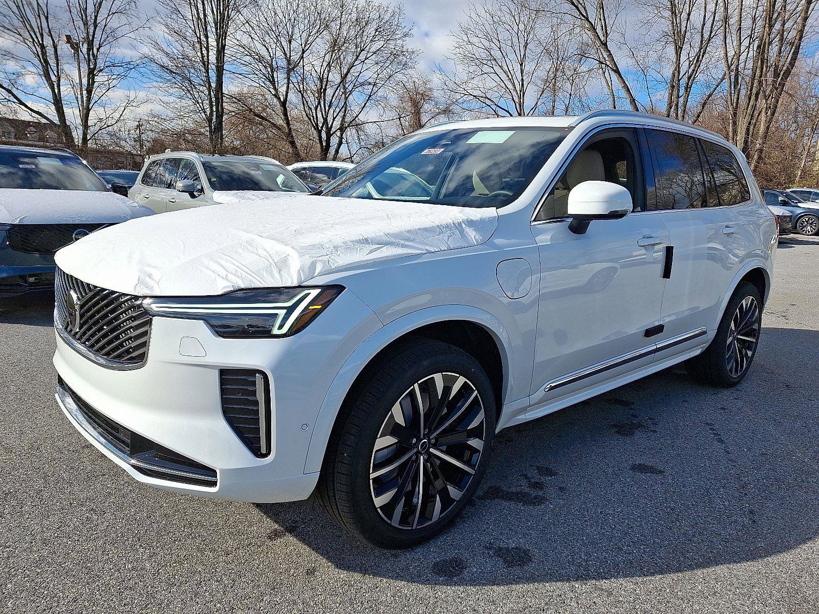 New 2026 Volvo XC90 T8 Plus w/ Protection Package Premier image 2