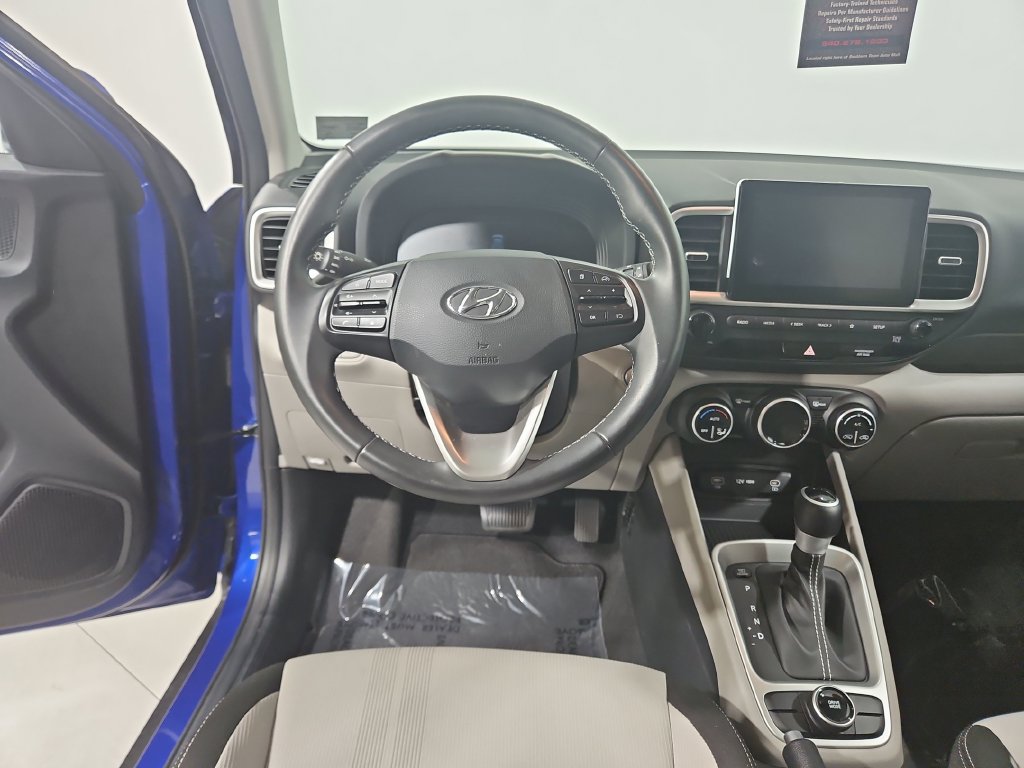 Certified 2025 Hyundai Venue SEL FWD image 15