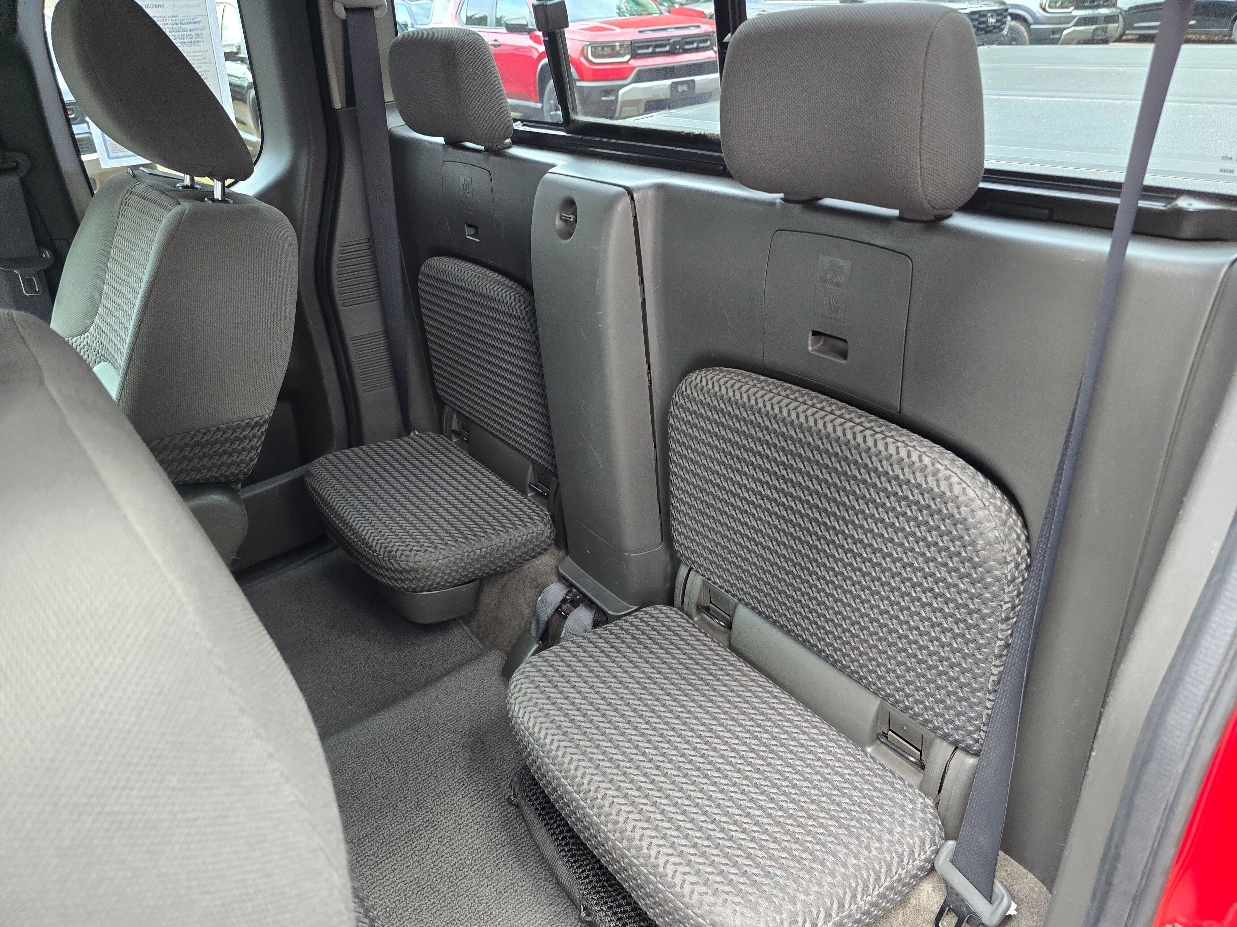 Used 2011 Nissan Frontier SV image 20