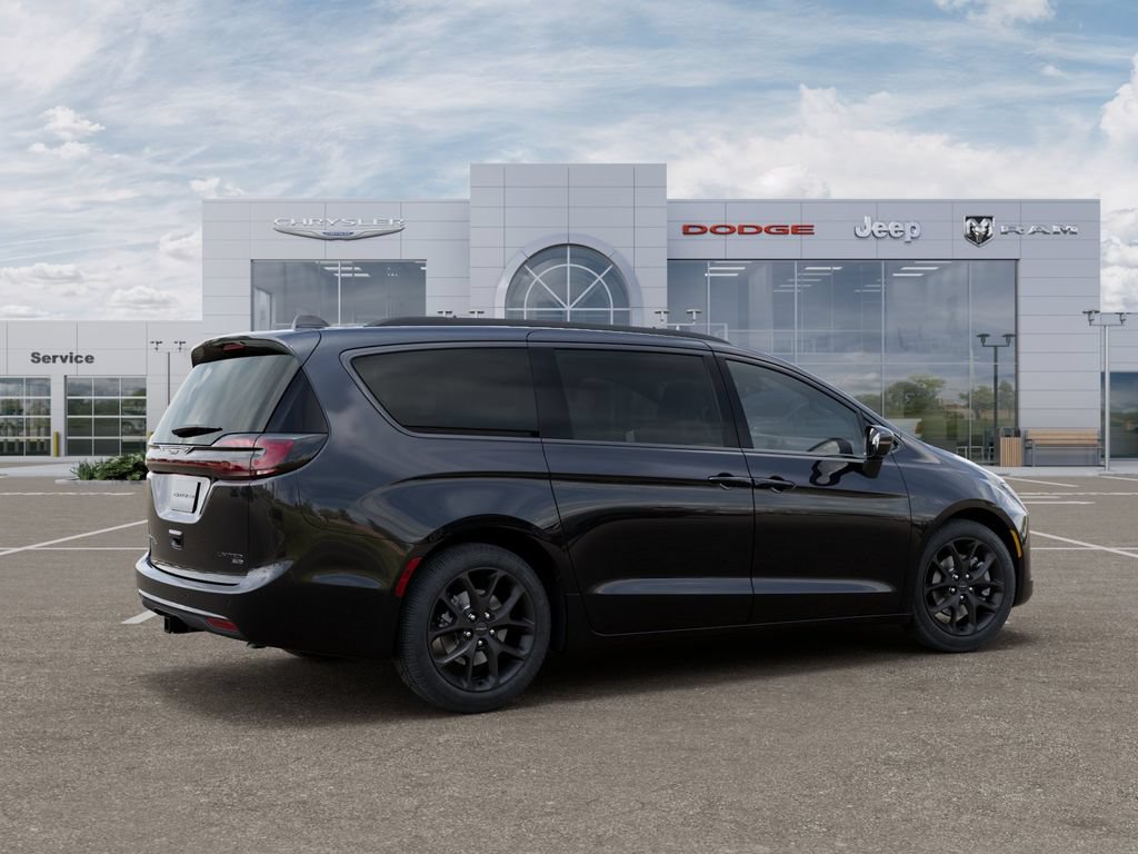 New 2027 Chrysler Pacifica Limited w/ S Appearance Package AWD/4WD image 4