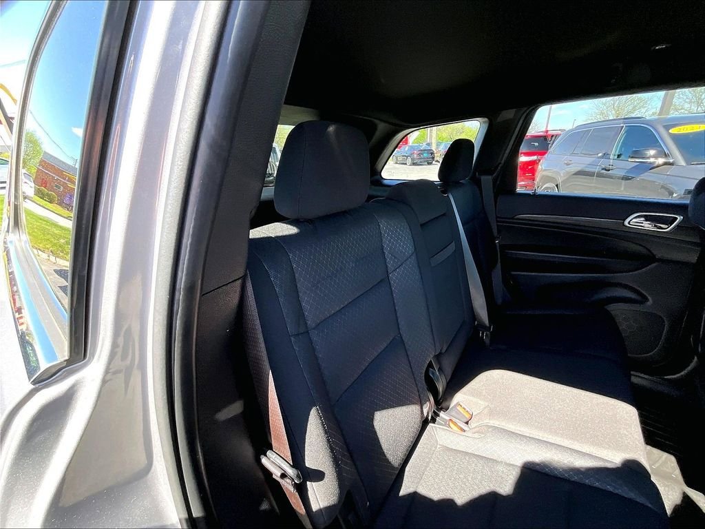 Used 2021 Jeep Grand Cherokee Laredo AWD/4WD image 15