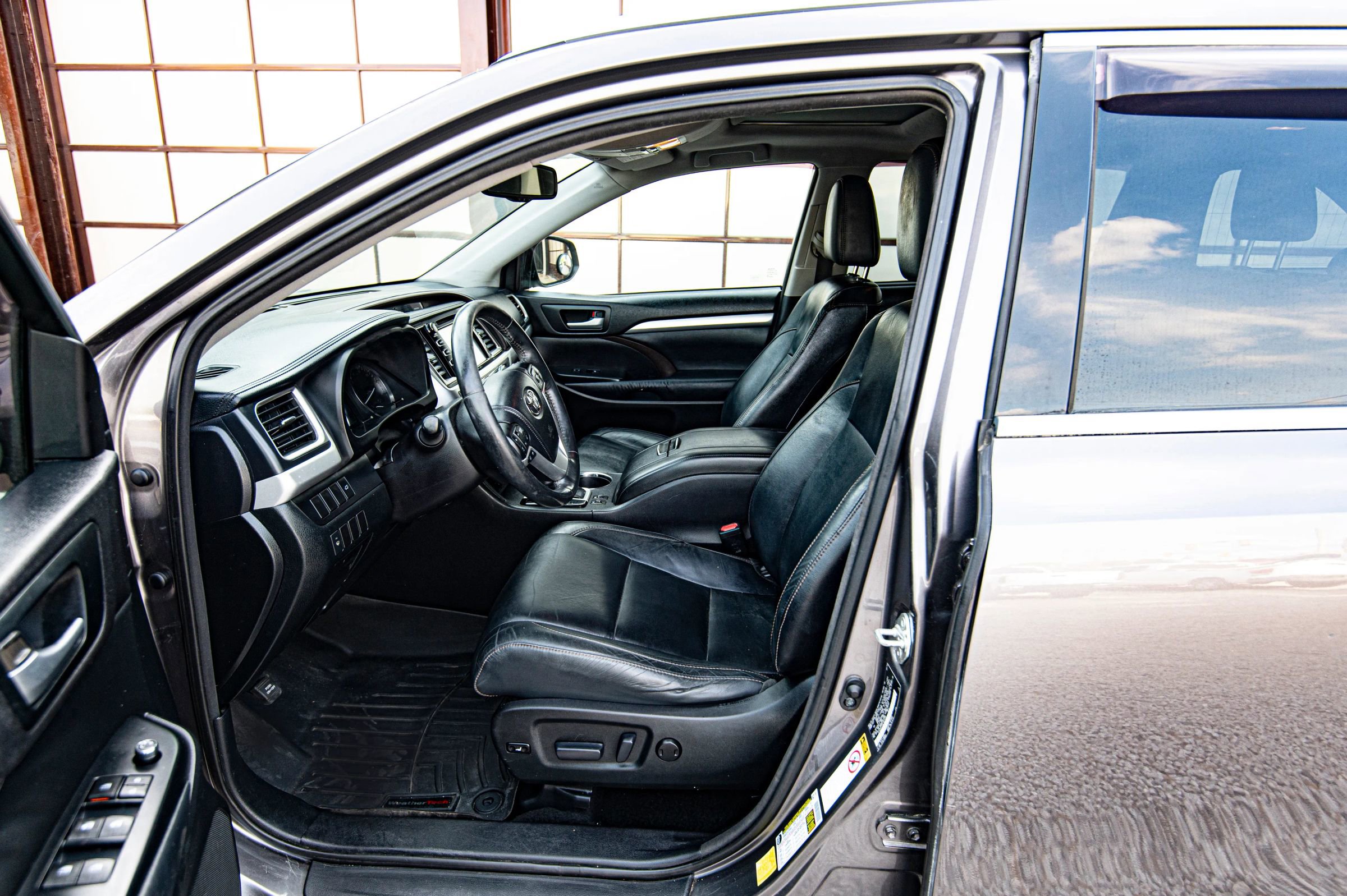 Used 2014 Toyota Highlander XLE image 27