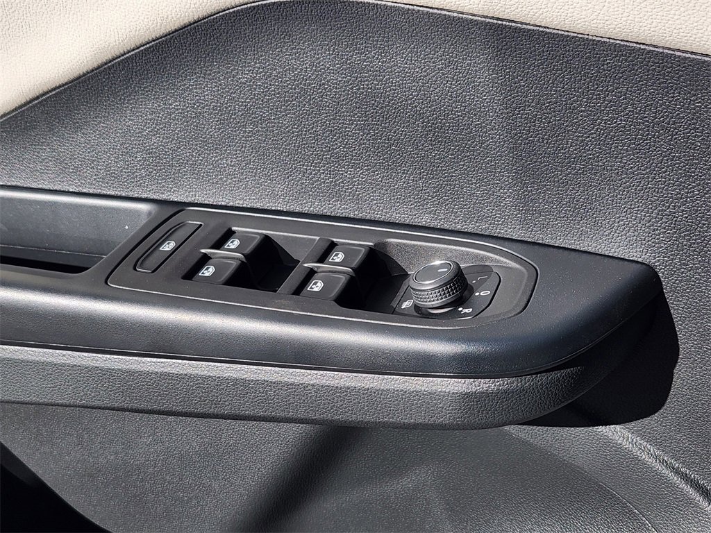 New 2026 Volkswagen Taos SEL image 4