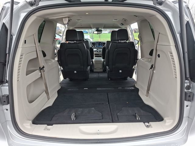 Used 2024 Chrysler Pacifica Touring-L FWD image 30