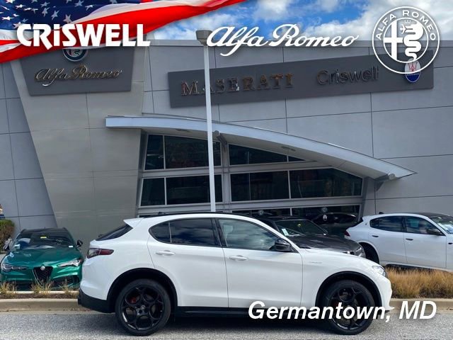 New 2025 Alfa Romeo Stelvio Sprint image 4