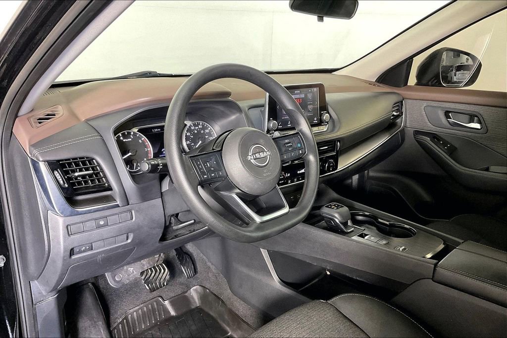Used 2022 Nissan Rogue SV FWD image 17