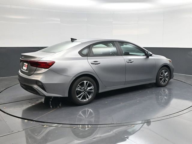 Used 2024 Kia Forte LXS image 3