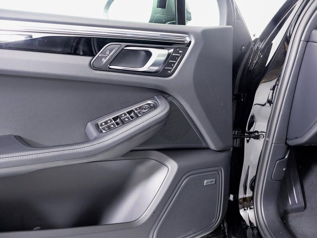 Certified 2025 Porsche Macan Turbo AWD/4WD image 19