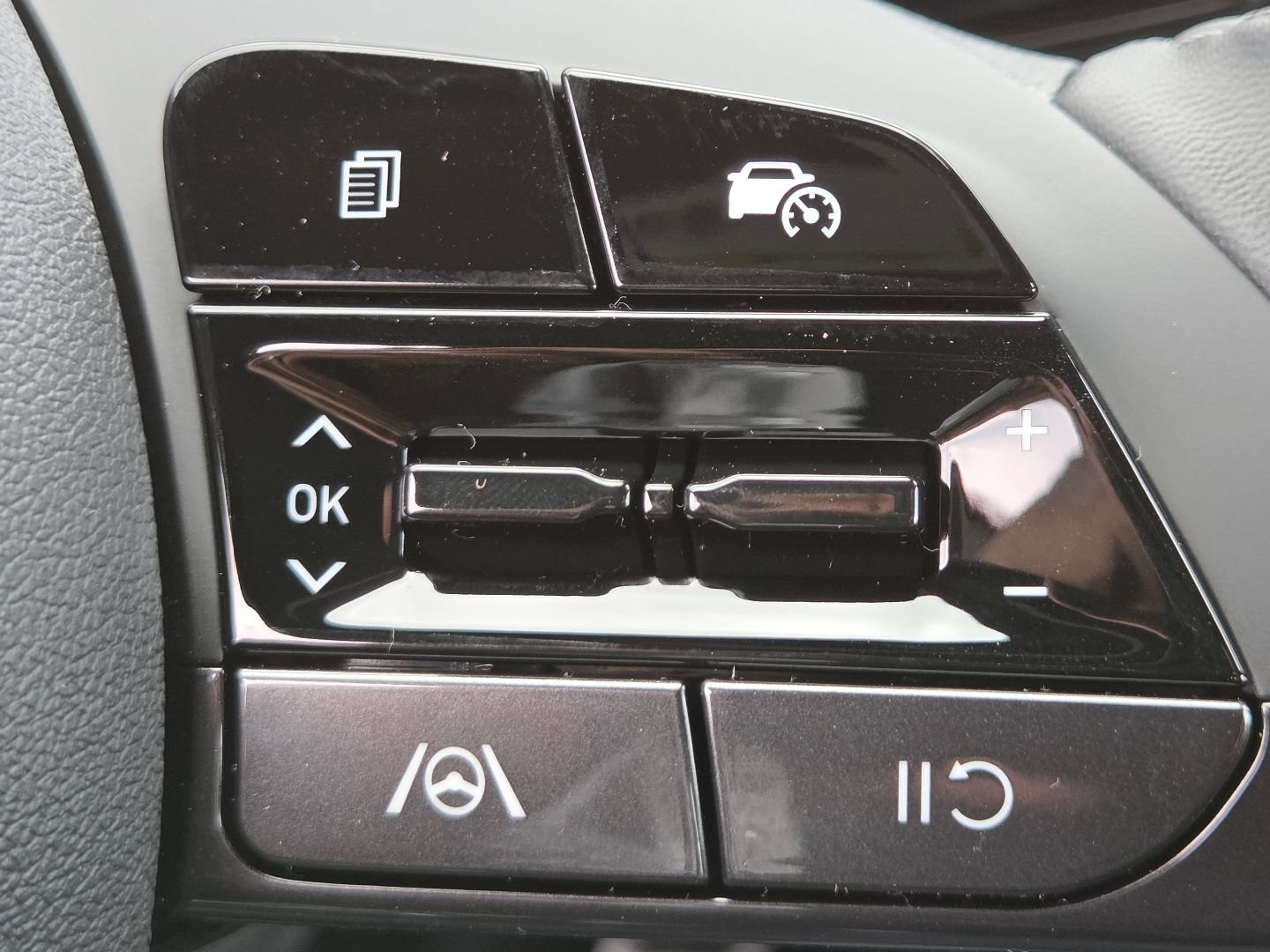 New 2026 Hyundai Elantra Sport FWD image 30
