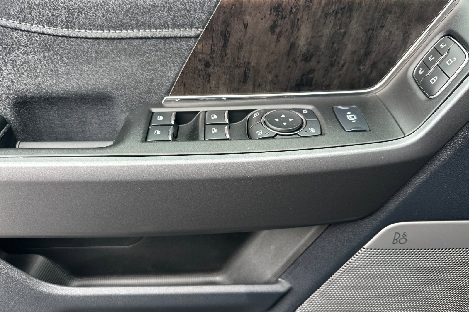 New 2025 Ford F250 Lariat w/ Black Appearance Package image 11