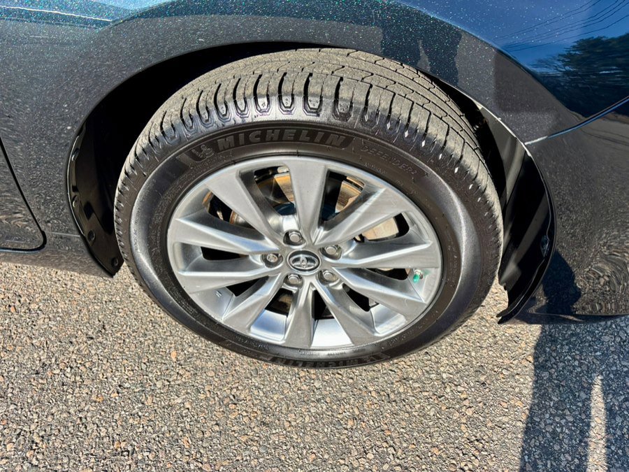 Used 2015 Toyota Camry XLE FWD image 28