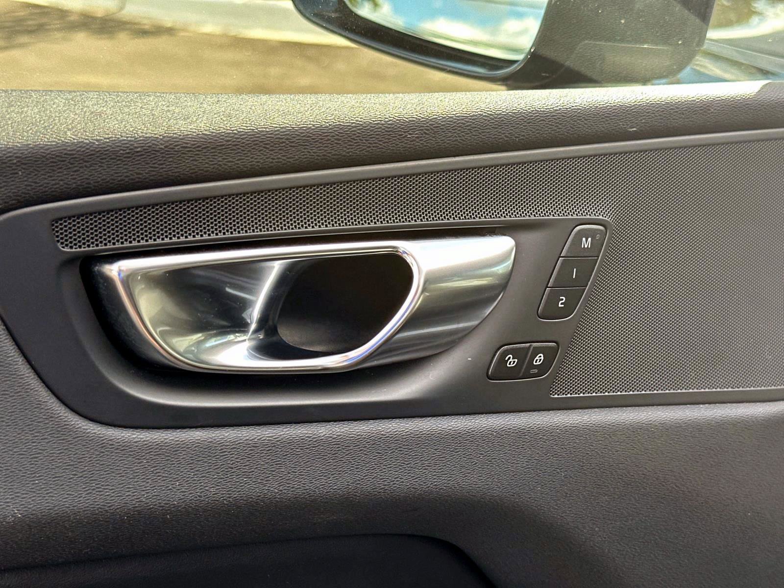 Certified 2025 Volvo XC60 B5 Plus image 17