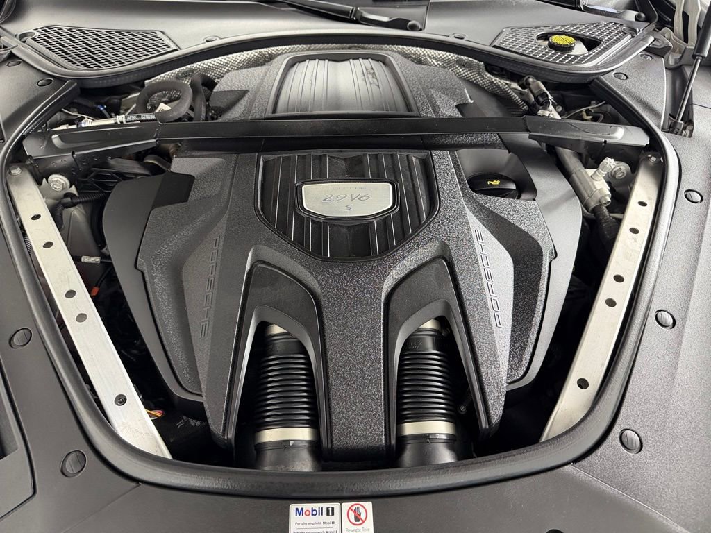 Used 2018 Porsche Panamera 4S image 35
