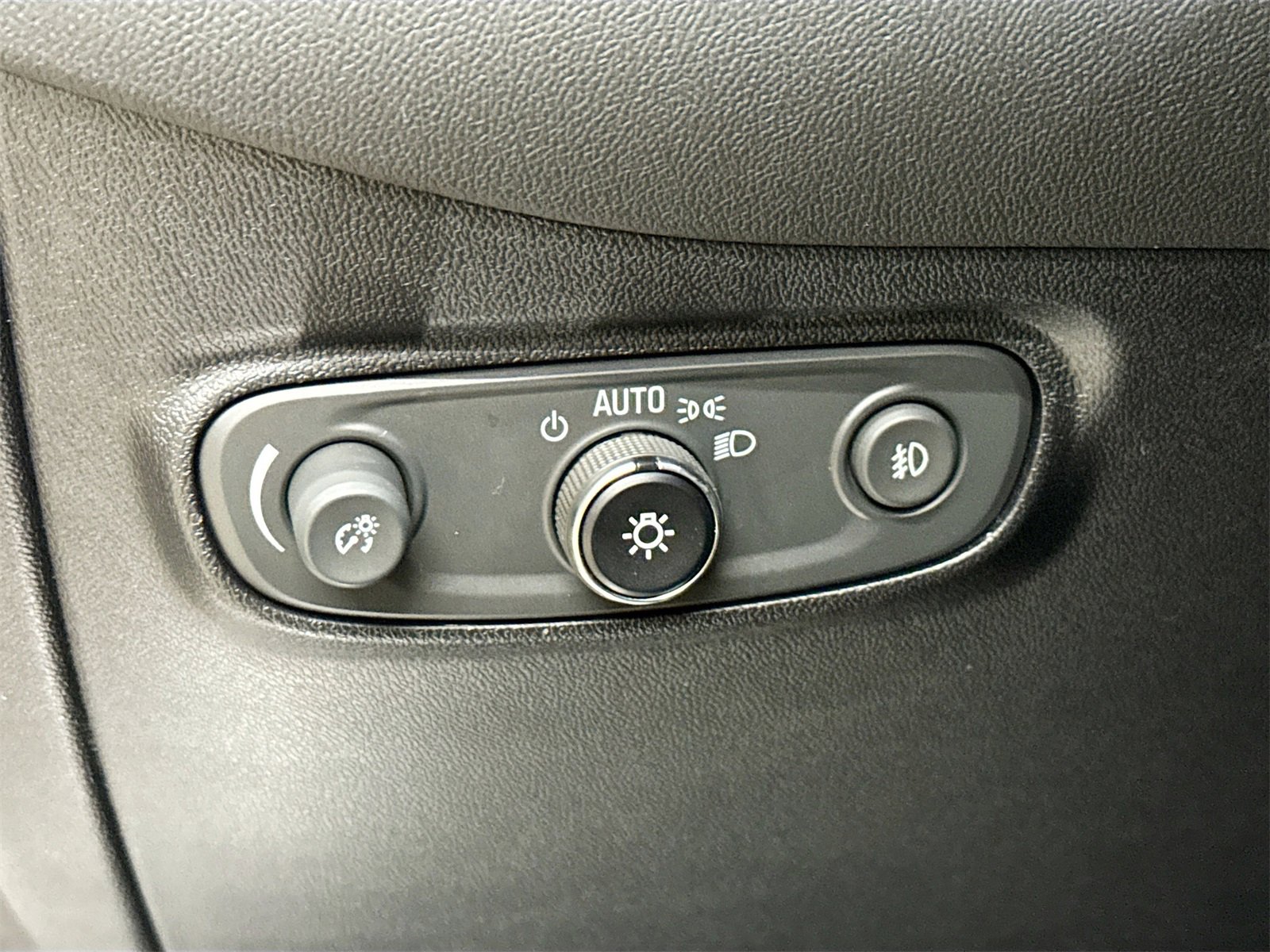 Used 2018 Chevrolet Equinox Premier image 10