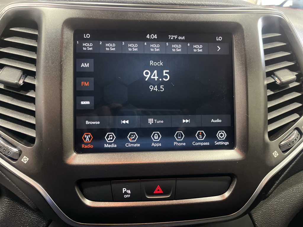 Used 2020 Jeep Cherokee Trailhawk AWD/4WD image 32