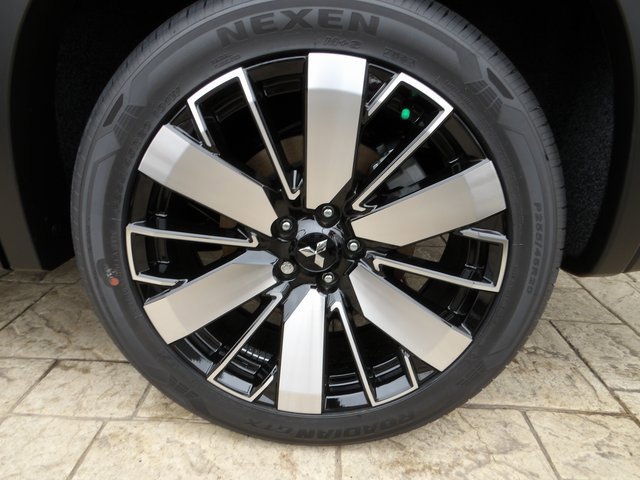 New 2025 Mitsubishi Outlander SE image 12