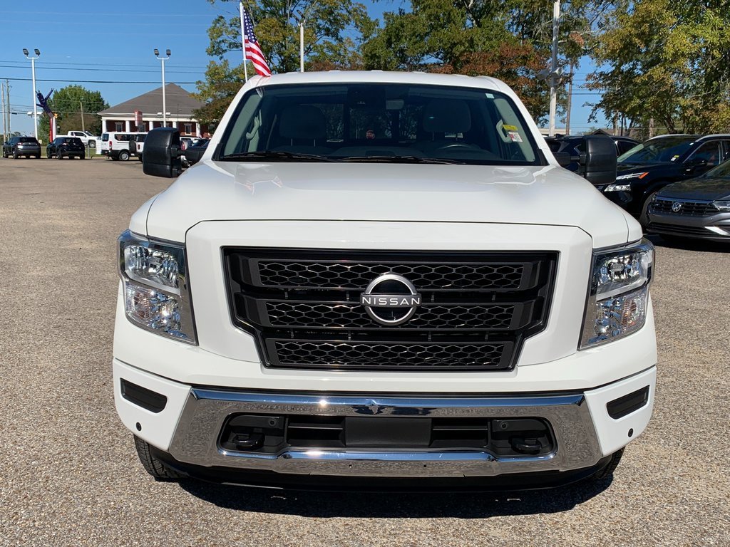 Used 2024 Nissan Titan SV w/ SV Convenience Package image 3