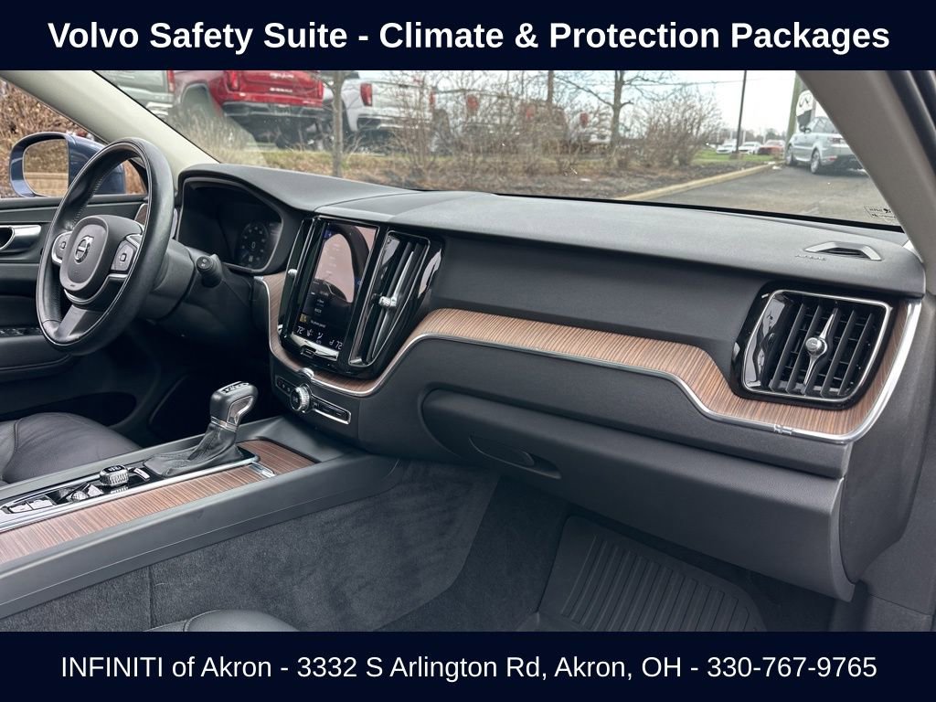 Used 2021 Volvo XC60 T5 Momentum w/ Premium Package image 24