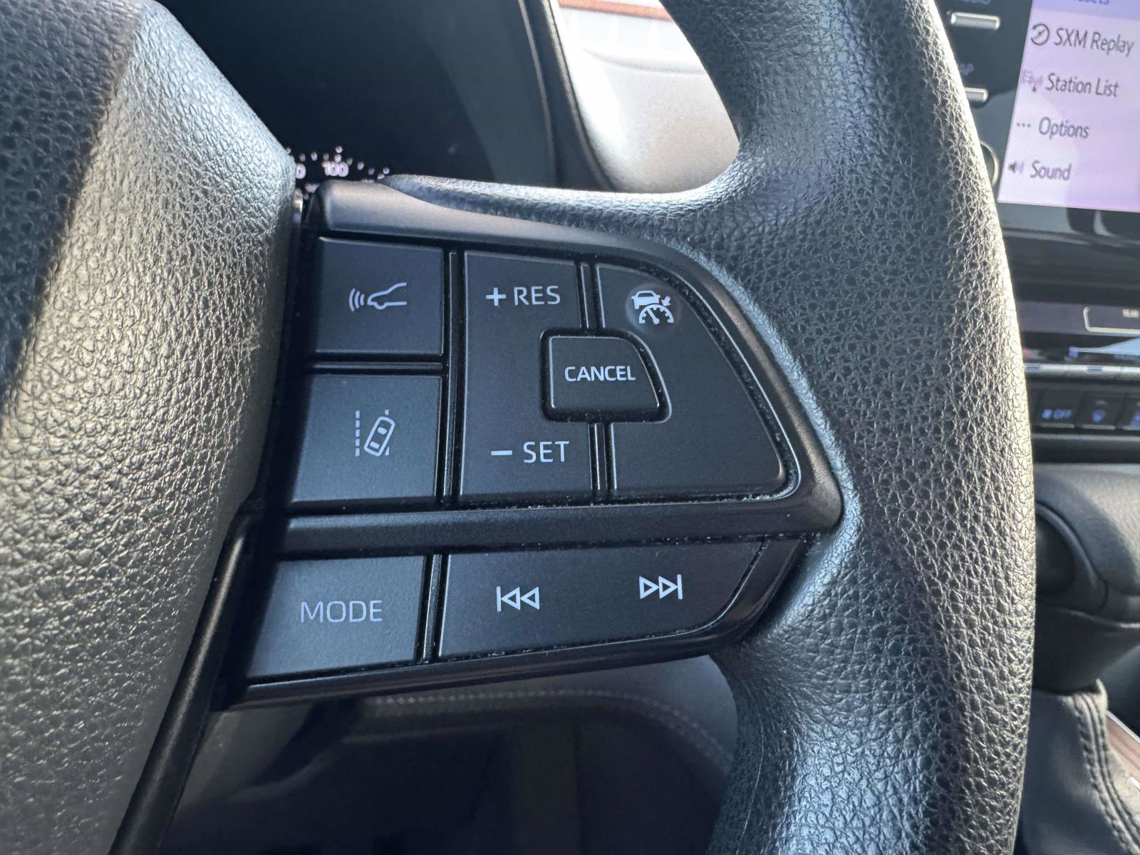 Certified 2023 Toyota Sienna LE image 35