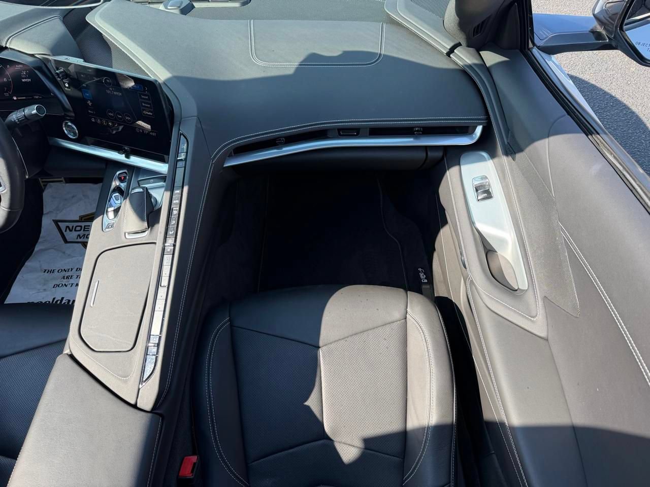 Used 2022 Chevrolet Corvette Stingray Coupe w/ Engine Appearance Package RWD image 22
