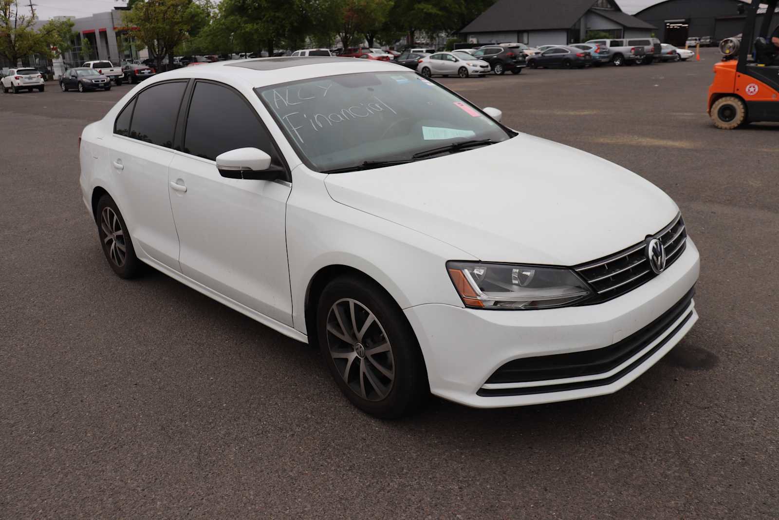 Used 2018 Volkswagen Jetta SE FWD image 3