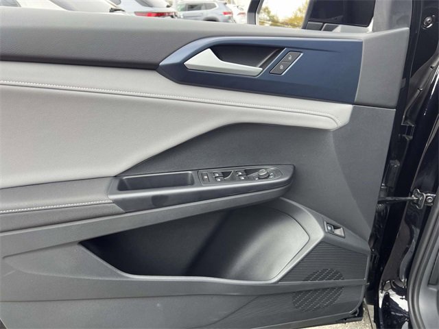 Used 2024 Volkswagen Taos SE image 14