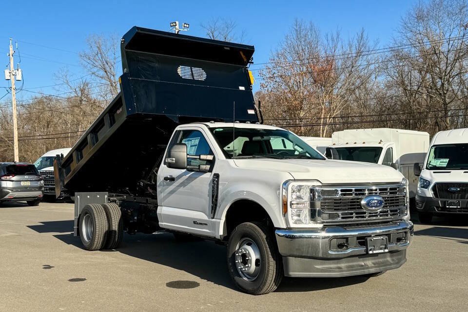 Used 2024 Ford F350 XLT AWD/4WD image 1