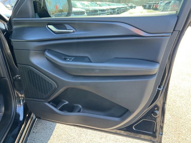 Used 2025 Jeep Grand Cherokee Altitude image 29