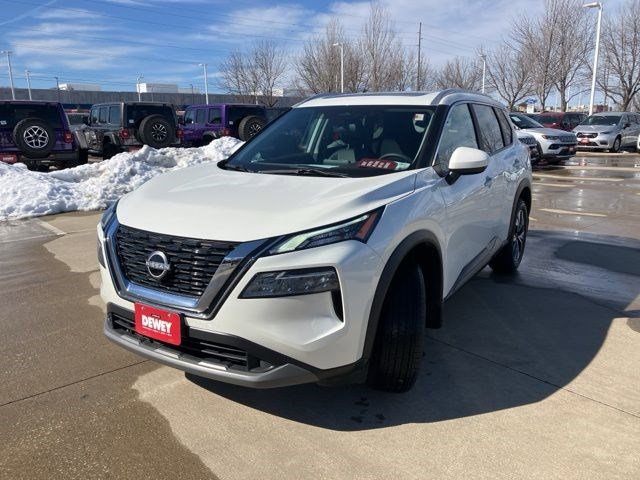 Used 2023 Nissan Rogue SV w/ SV Premium B Package image 3