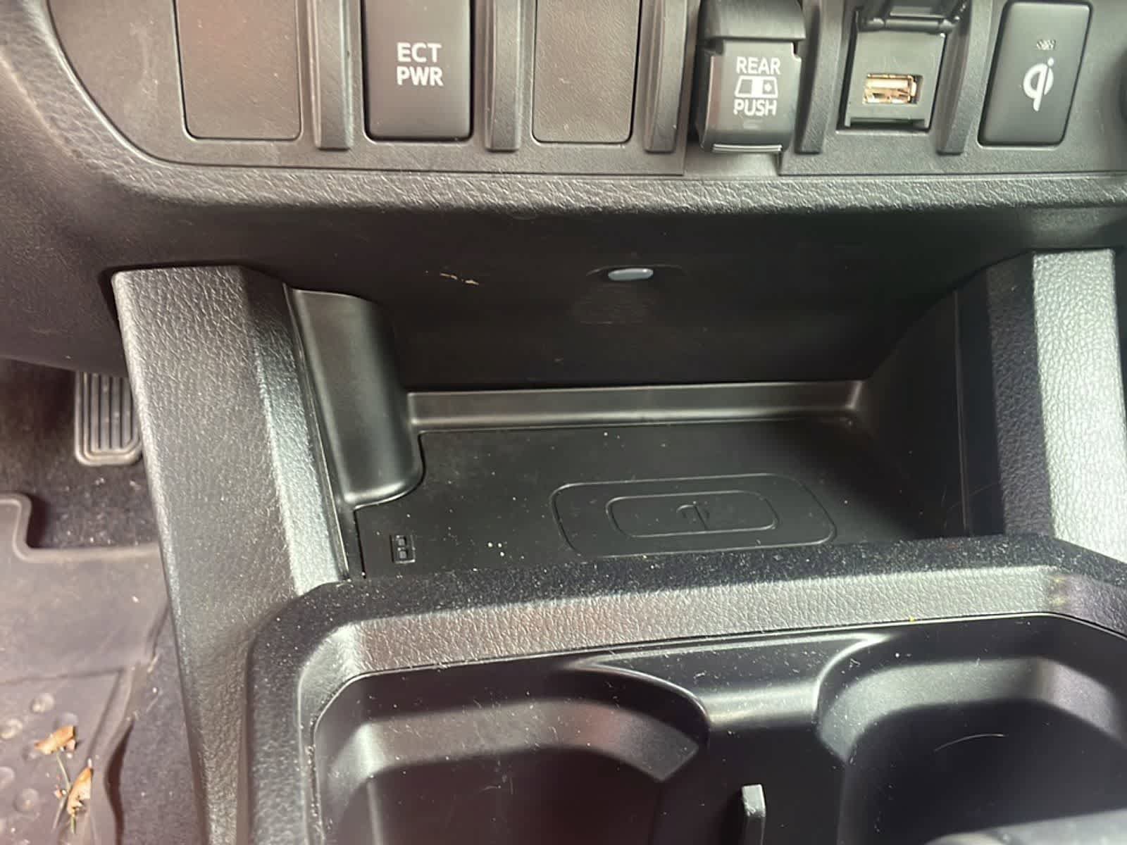 Used 2022 Toyota Tacoma TRD Off-Road AWD/4WD image 20