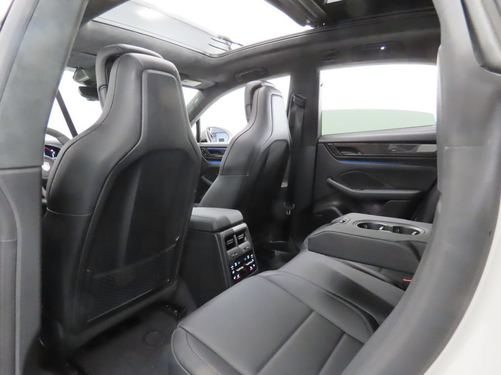 New 2026 Porsche Macan Turbo Electric AWD/4WD image 47