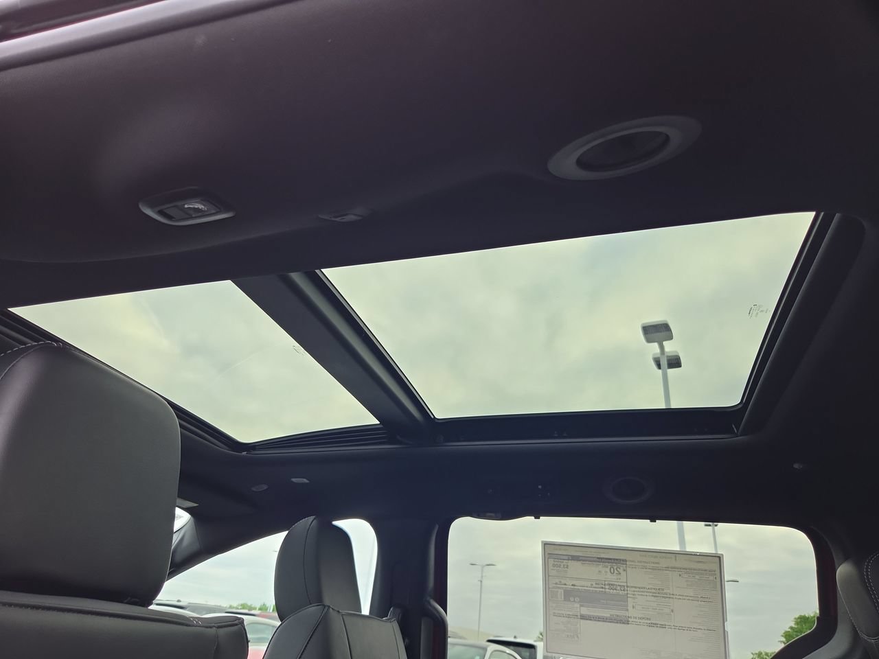 New 2027 Chrysler Pacifica Select AWD/4WD image 18