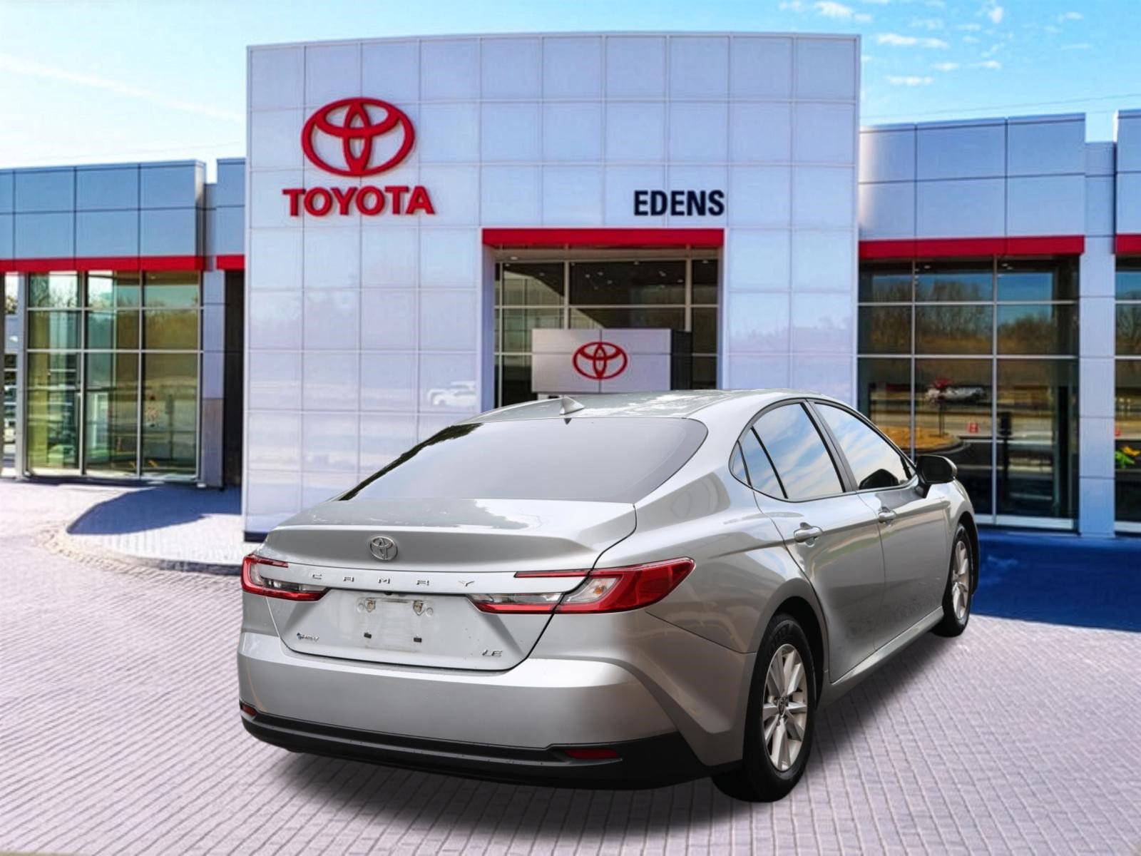 Used 2025 Toyota Camry LE FWD image 3