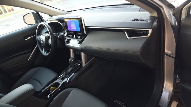 Used 2025 Toyota Corolla Cross XLE w/ Convenience Package image 29