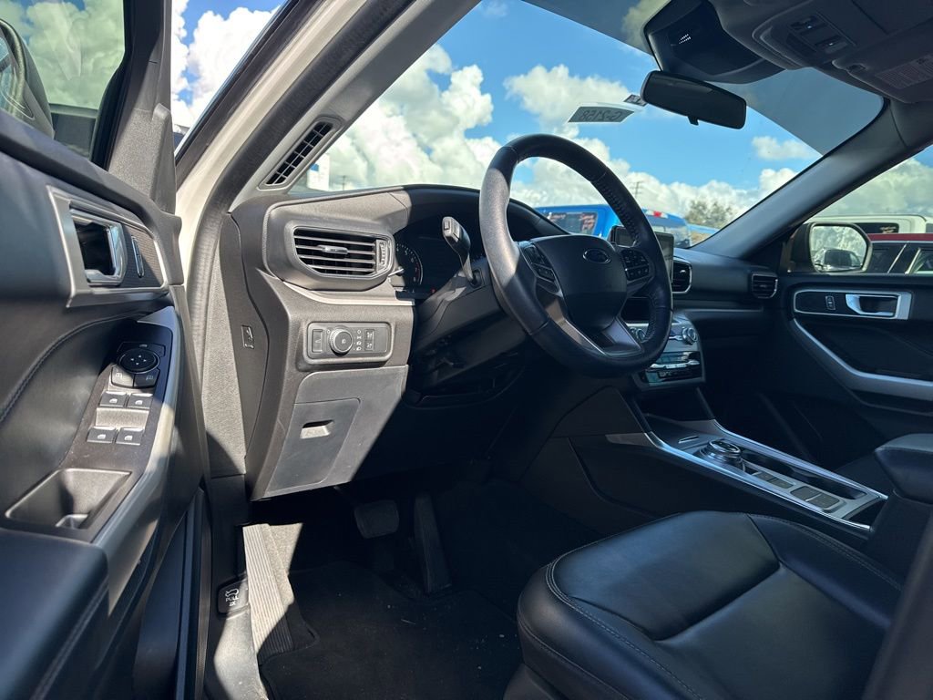 Certified 2022 Ford Explorer XLT w/ Equipment Group 202A image 6