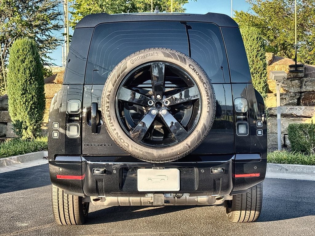 New 2026 Land Rover Defender 130 X-Dynamic SE AWD/4WD image 4