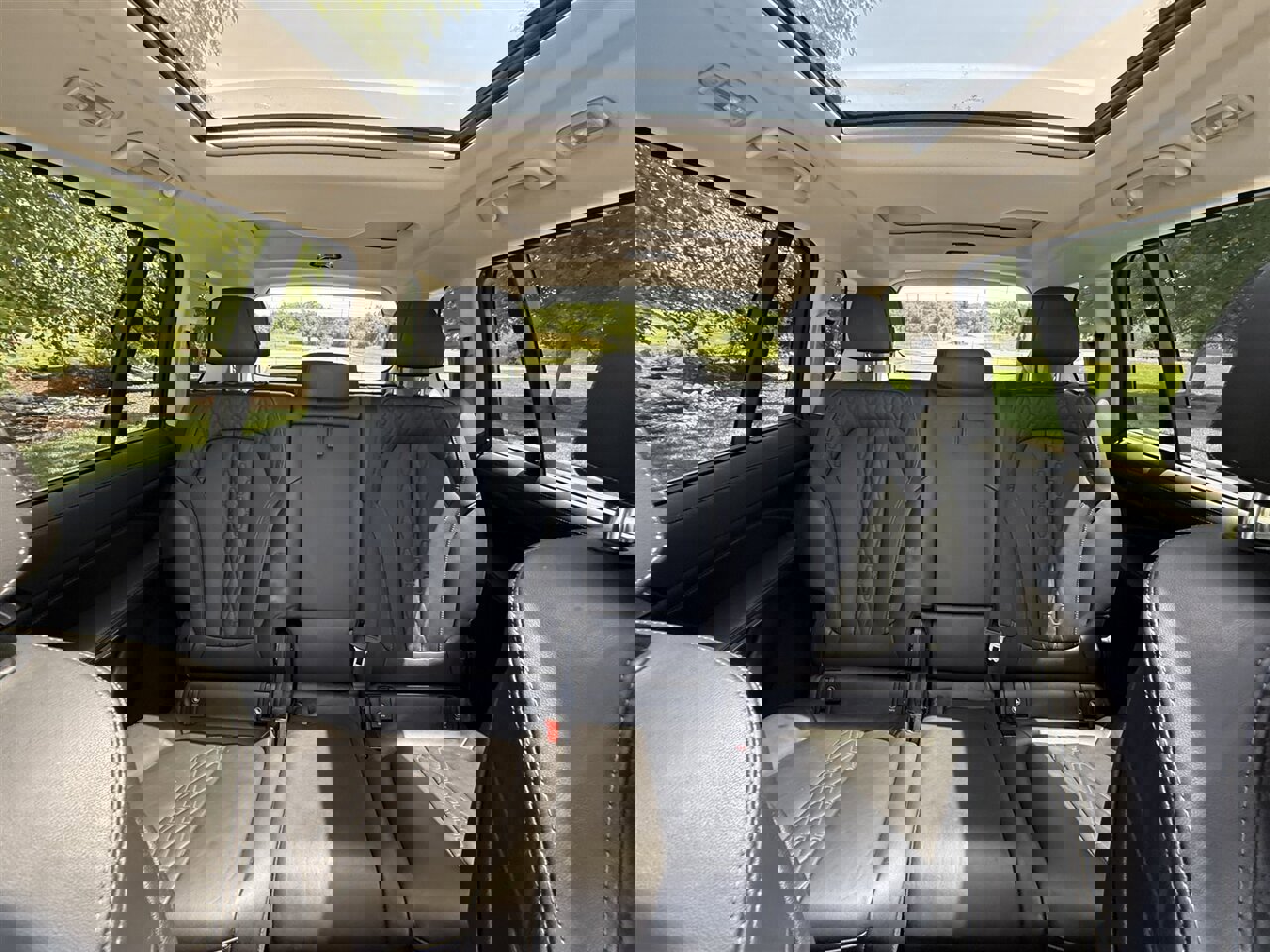 Used 2023 BMW X7 xDrive40i w/ Premium Package image 31