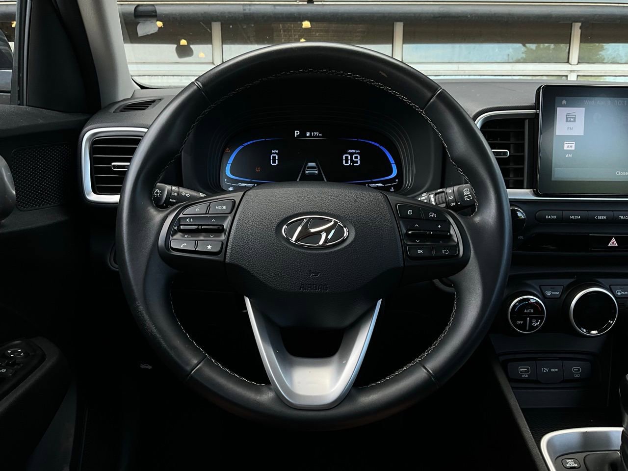 Used 2025 Hyundai Venue SEL image 33