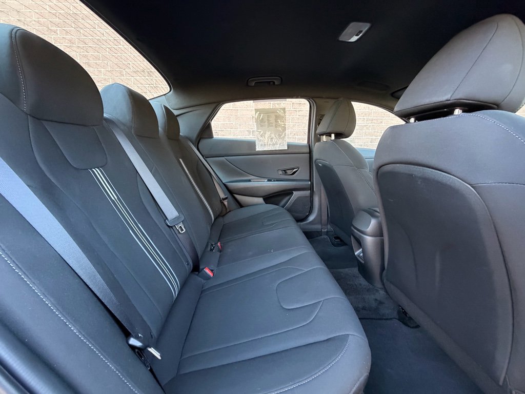Used 2025 Hyundai Elantra Blue image 19