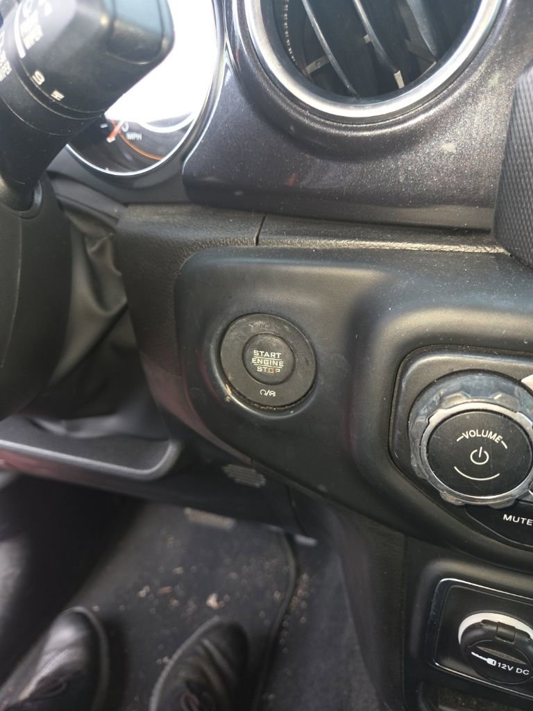 Used 2023 Jeep Wrangler Unlimited Sahara AWD/4WD image 17